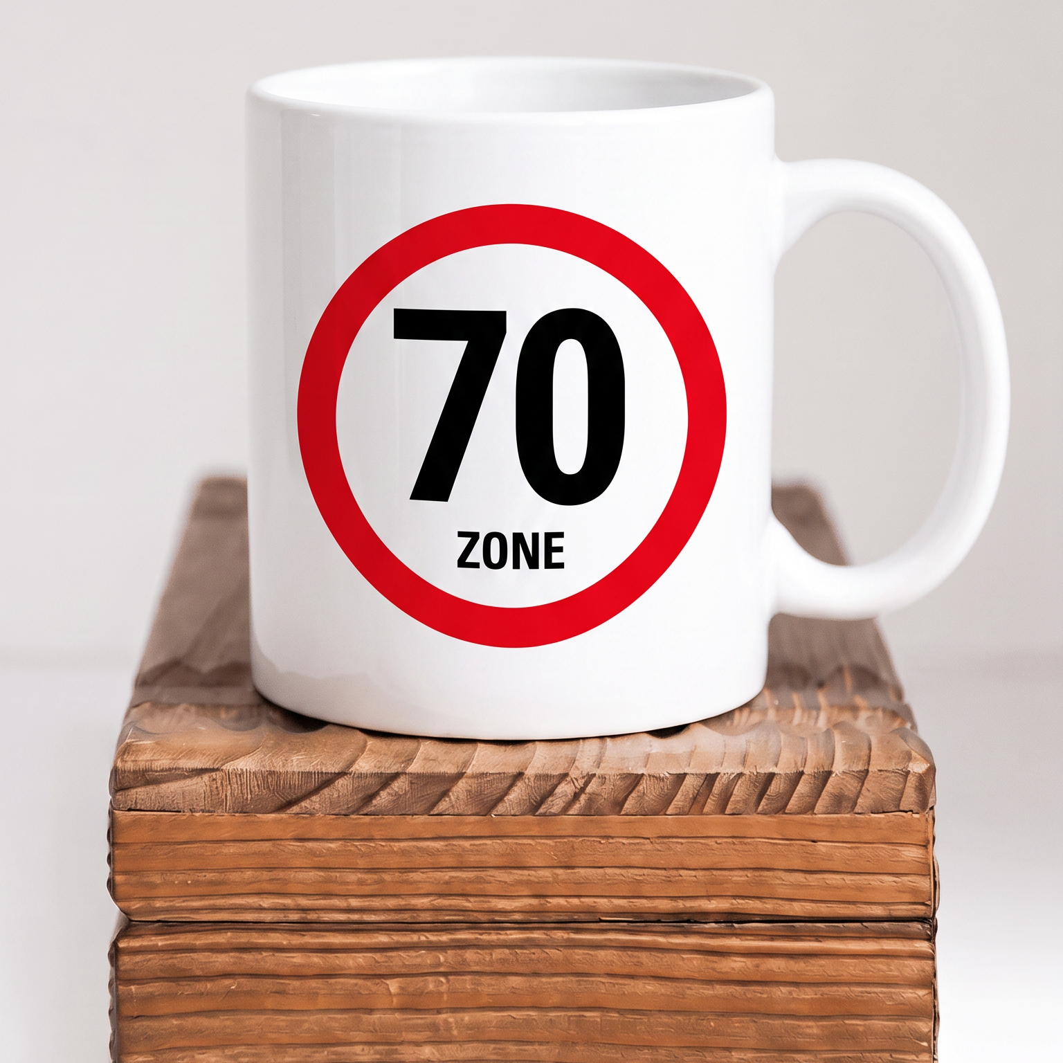 Lustige Keramik Tasse 70 Geburtstag Zone 70 Schild, Witziges Geschenk
